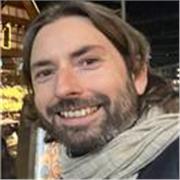 Profesor de Secundaria. Master en educación. Exalumno de la Universidad de Cardiff. C1 en inglés (máximo disponible en EOI local).