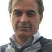 Ingegnere e professore di ruolo impartisce lezioni di matematica e fisica a studenti della scuola secondaria superiore