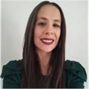 Licenciada en pedagogía y especialista en música (guitarra)