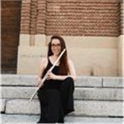 Laureata al conservatorio Vivaldi di Alessandria col massimo dei voti, impartisce lezioni di flauto per tutti i livelli