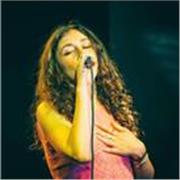 Creative Strategist, Content Creator e Social Media Manager. Autrice di Podcast, Conduttrice, Cantante e Performer. TI piacerebbe?