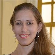 Professeure d'espagnol native offre des cours particuliers d'espagnol et/ou d'anglais, des cours d'écriture en anglais, ainsi que de danse classique niveau débutant, et d'informatique. Approche souple d'après les besoins particuliers de l'élève