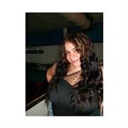 Diplomata in chimica e studentessa di Chimica farmaceutica impartisce lezioni di chimica a studenti delle superiori