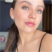 Nivel de Inglés C1, soy estudiante de veterinaria, pero podría impartir otras materias, 22 años