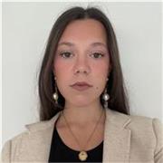 Con nivel B2 de inglés, estudiante universitaria de ingeniería biomédica