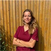 Cours de Pilâtes et remise en forme, adapté à tous niveaux. Avec ou sans matériel, dans la bonne humeur et la bienveillance