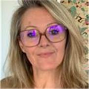 Formatrice et coach, je soutiens vos enfants en français.