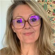 Formatrice et coach, je soutiens vos enfants en français.