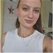 Sou formada em Economia e sou amante da Matemática. Dei aulas particulares e auxiliei meus colegas durante o período escolar