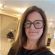 Bac+3, maman de 2 enfants, j'ai une approche holistique pour adapter les enseignements à chaque enfant.