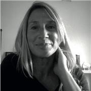 Aider les étrangers à faire leurs premiers pas en français, j’ai également un bon niveau d’anglais