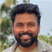 Native-level English tutor with strong technical and academic background