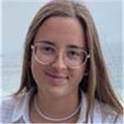 Grado de Maestro en Educación Primaria (bilingüe) 
Con mención de inglés y pedagogía terapéutica. 
Ofrezco clases particulares de inglés a personas de todas edades ya que tengo un nivel avanzado en inglés (C1 Advanced)