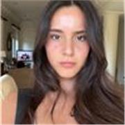 Soy una chica de 18 años, estudiante de Marketing en la UNAV. Ofrezco clases de apoyo con los deberes para niños de Primaria. 