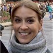 Hi! I’m Astrid, a Belgian living in Vienna with my family. We just moved from Singapore. I would love to teach you English! 