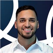 Profesor titulado de publicidad y máster de diseño gráfico con 6 años de experiencia en el mercado