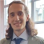 Laureato magistrale offre elevata esperienza per aiuto compiti di vario genere