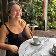 Soy una persona abierta, dinámica y risueña. Busco personas que quieran aprender