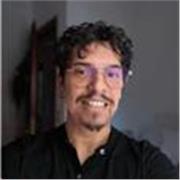 Graduado en Estudios superiores de diseño de interiores por la Escuela superior de Arte y diseño Gran Canaria