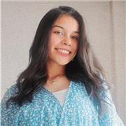 Estudiante que busca aplicar sus conocimientos y ayuda a niños de primaria o la ESO