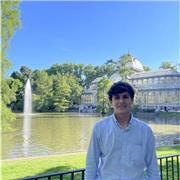 Soy Alfonso Carrillo, estudiante de ADE y Business Analytics, y profesor particular comprometido con la excelencia académica