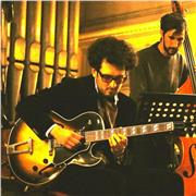 Professionista laureato al Conservatorio di S. Cecilia. Insegno chitarra per tutti i livelli e stili.