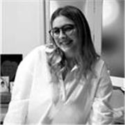 Studentessa madrelingua spagnola e italiana