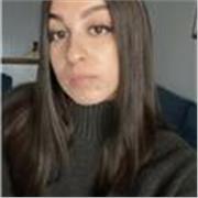 Ragazza che ha appena terminato il liceo scientifico. Impartisco lezioni in italiano per studenti delle elementari e medie