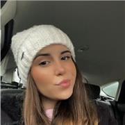 Graduada en Economía, una chica versátil y sociable que espera desarrollarse en el mundo de la enseñanza