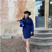 Laureata in Belle Arti all'Accademia di Belle Arti di Bergamo e diplomata in Grafica e Comunicazione offre ripetizioni di storia dell' arte, grafica e comunicazione, e Suite Adobe