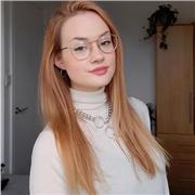 Kreative Deutschlehrerin mit akademischem Background