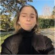 Ciao! sono Martina, una ragazza giovane e solare, pronta per aiutare i vostri bimbi a fare i compiti 😊