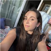 Doy clases tanto en primaria como la eso, soy una simpática chica de 21 años, con muchas ganas de trabajar y enseñar a mis alumnos