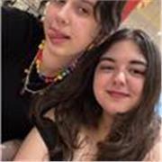 Soy una hermana mayor que cuida a sus alumnos como si fueran suyos, con amor, comprensión y cariño.