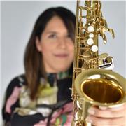 Profesora de saxofón con 8 años de experiencia dando clases a gente de todas las edades y gustos musicales