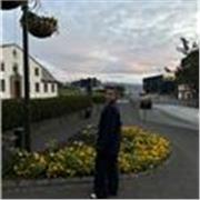 Persona responsable, paciente y comprometida con muchas ganas de enseñar y ayudar a los alumnos a mejorar su rendimiento. 