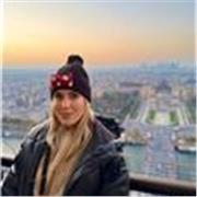 Profesora titulada en Español para Extranjeros con amplia experiencia. Imparto clases dinámicas y personalizadas para todas las ed