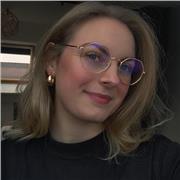 Patiente et bienveillante, j'aide et je fais progresser, je m'adapte aux situations.