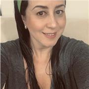 Profesora que imparte clases de lengua, lenguaje y comunicación para todas las edades