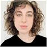 Diplômée d’un master en Droit privé, la langue française que je manie au quotidien n’a aucun secret pour moi. Je propose mes services à distance pour des cours de français, pour toute tranche d’âge.