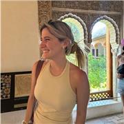 Estudiante actual de la UA en el doble grado de Administración y Dirección de empresas y derecho.