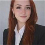Profesora de Filosofía, con experiencia en prácticas en un instituto de Granada. Especializada en E.S.O. y Bachillerato.
