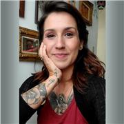 Professora ensina disciplinas de Biologia e temas afins a todas as idades