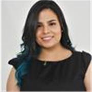 Profesora de matemáticas imparte clases a niños en tre 2 - 13 años