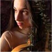 Insegnante laureata al Conservatorio offre lezioni di Chitarra Classica