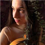 Insegnante laureata al Conservatorio offre lezioni di Chitarra Classica