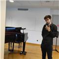 Laureato in pianoforte classico a barcellona e che continua i suoi studi a roma e parigi offre lezioni di pianoforte a domicilio