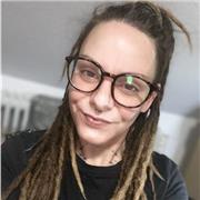 Ich bin Nadine und 40 Jahre alt. Bin als deutsche geboren und habe meine Ausbildung in Deutschland gemacht.