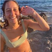 Profesora de yoga con experiencia en grupos, equipos deportivos que buscan mejorar su rendimiento en su empresa o en su deporte.