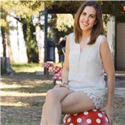 Diplomada en relaciones laborales, con experiencia en administración.